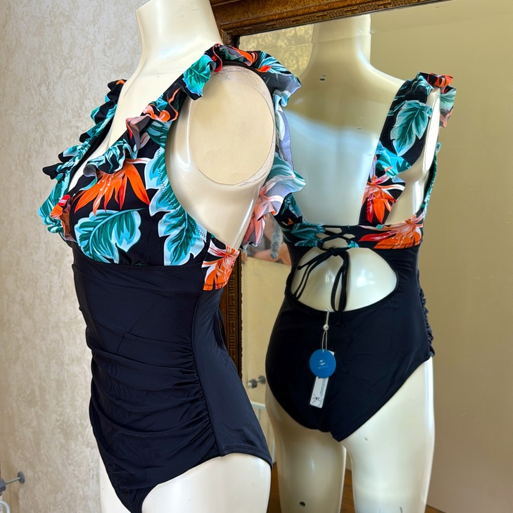 - New Women’s one piece swimsuit.  By Cupshe. Size M.  Floral top/black bo…